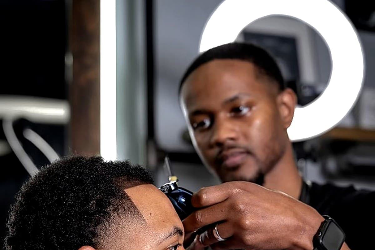 Precision lineup with detailers at Vanzant Barbershop Lounge in Tupelo
