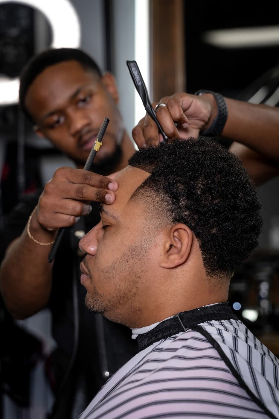 Straight-razor forehead lineup finished in the chair at Vanzant