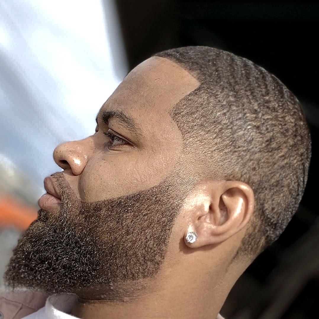 Waves with sculpted beard lineup and clean cheek edges